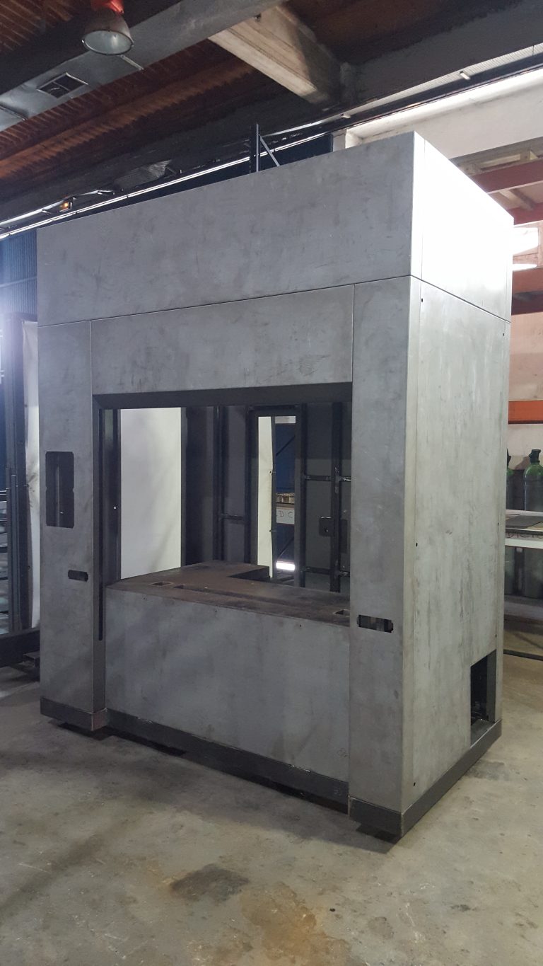 Cabina metálica para maquinaria industrial