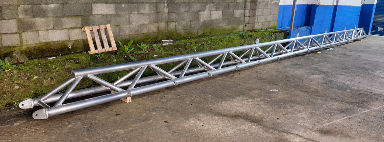 Estructura tubular a medida en taller