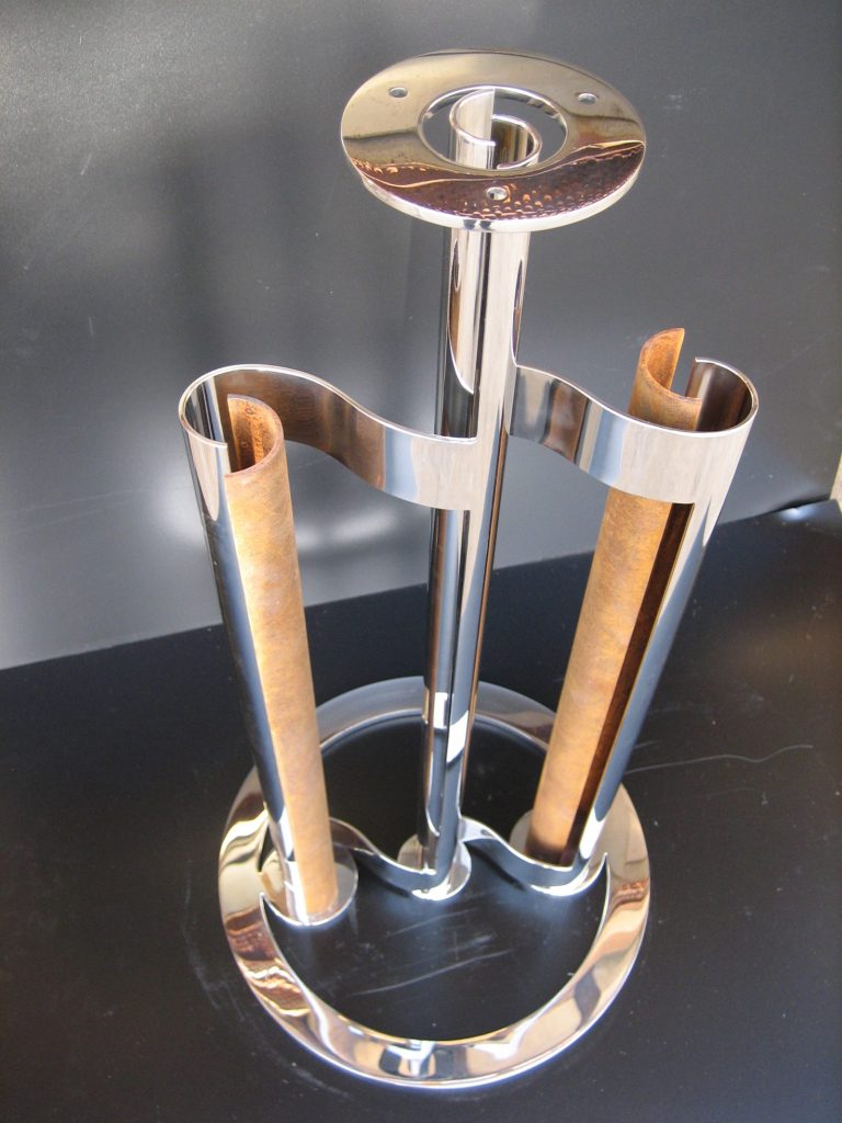 Expositor de diseño en inox pulido
