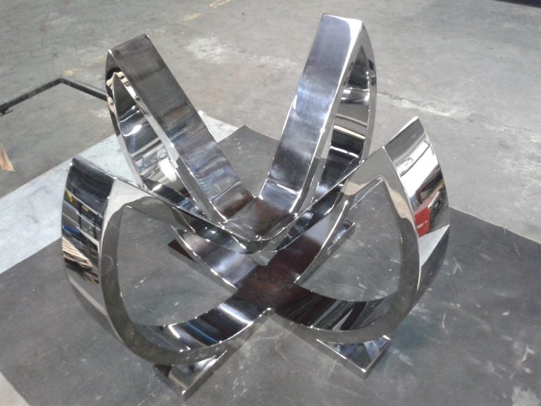 Escultura decorativa en inox pulido espejo