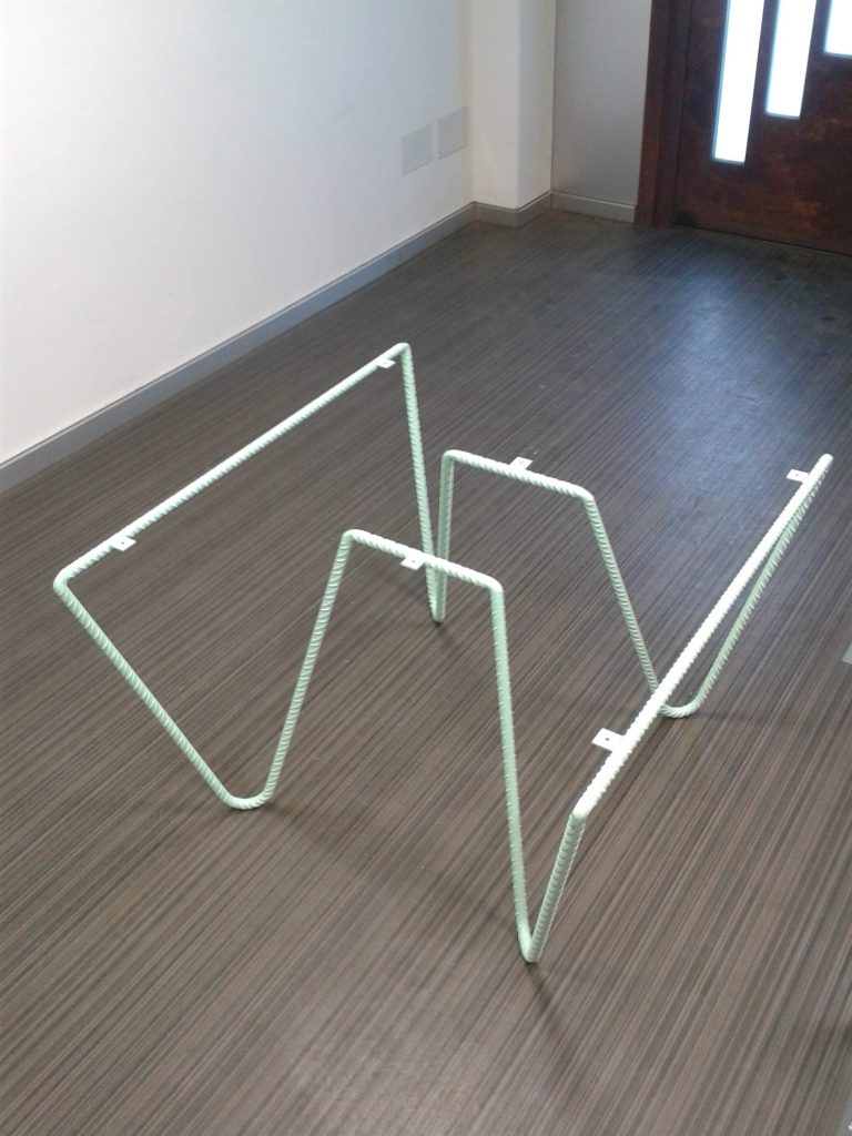 Estructura de mesa en acero lacado verde